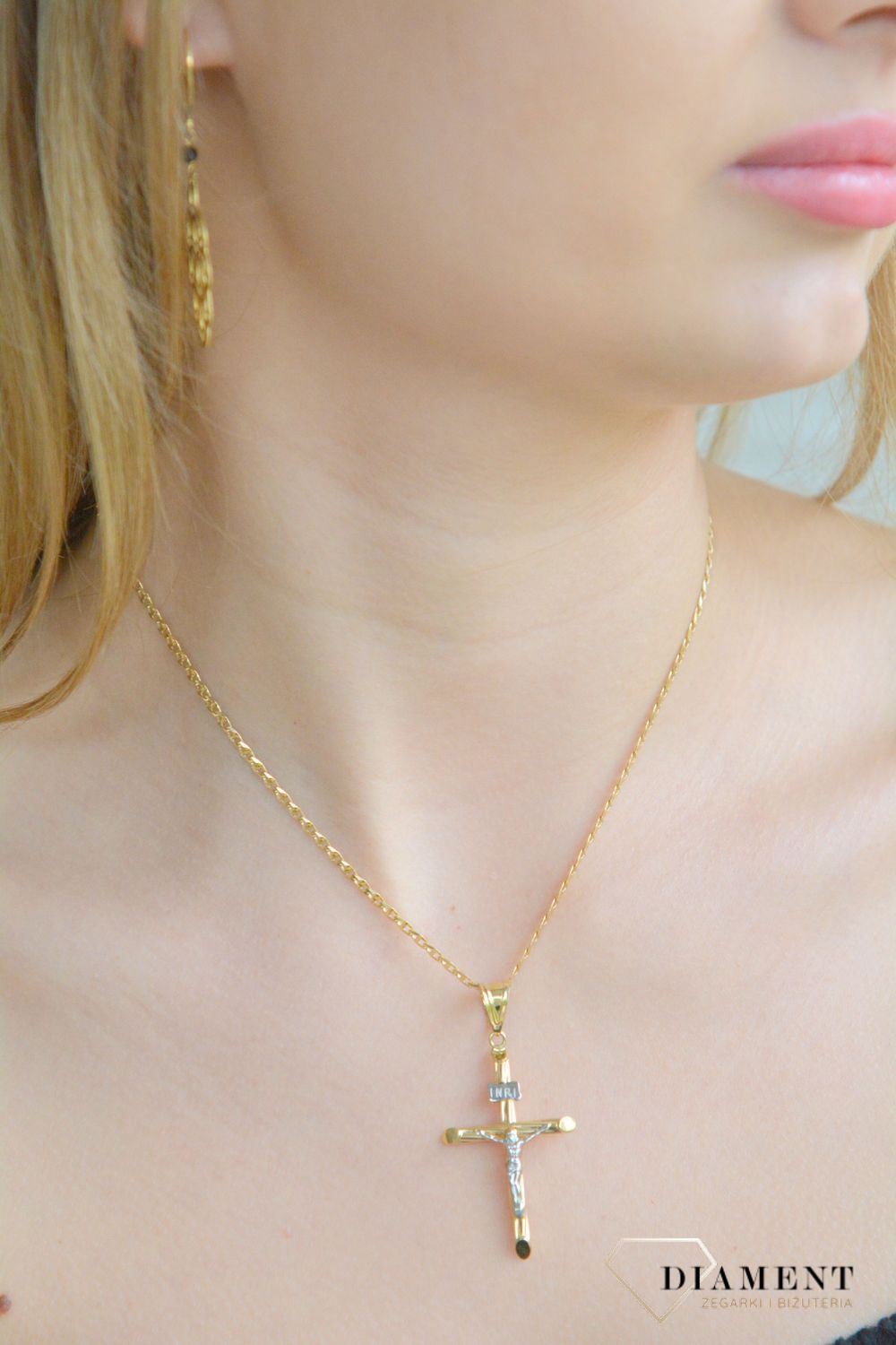 Złota zawieszka Krzyż z pasyjką 585 krzyżyk z wizerunkiem Jezusa ZA 7470.jpg